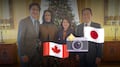 Justin Trudeau y Katy Perry posan en foto con el ex primer ministro de Japón