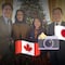 Justin Trudeau y Katy Perry posan en foto con el ex primer ministro de Japón