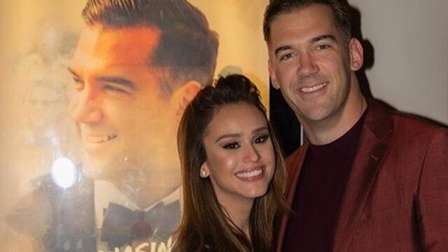 Yanet García junto a su novio Lewis Howes