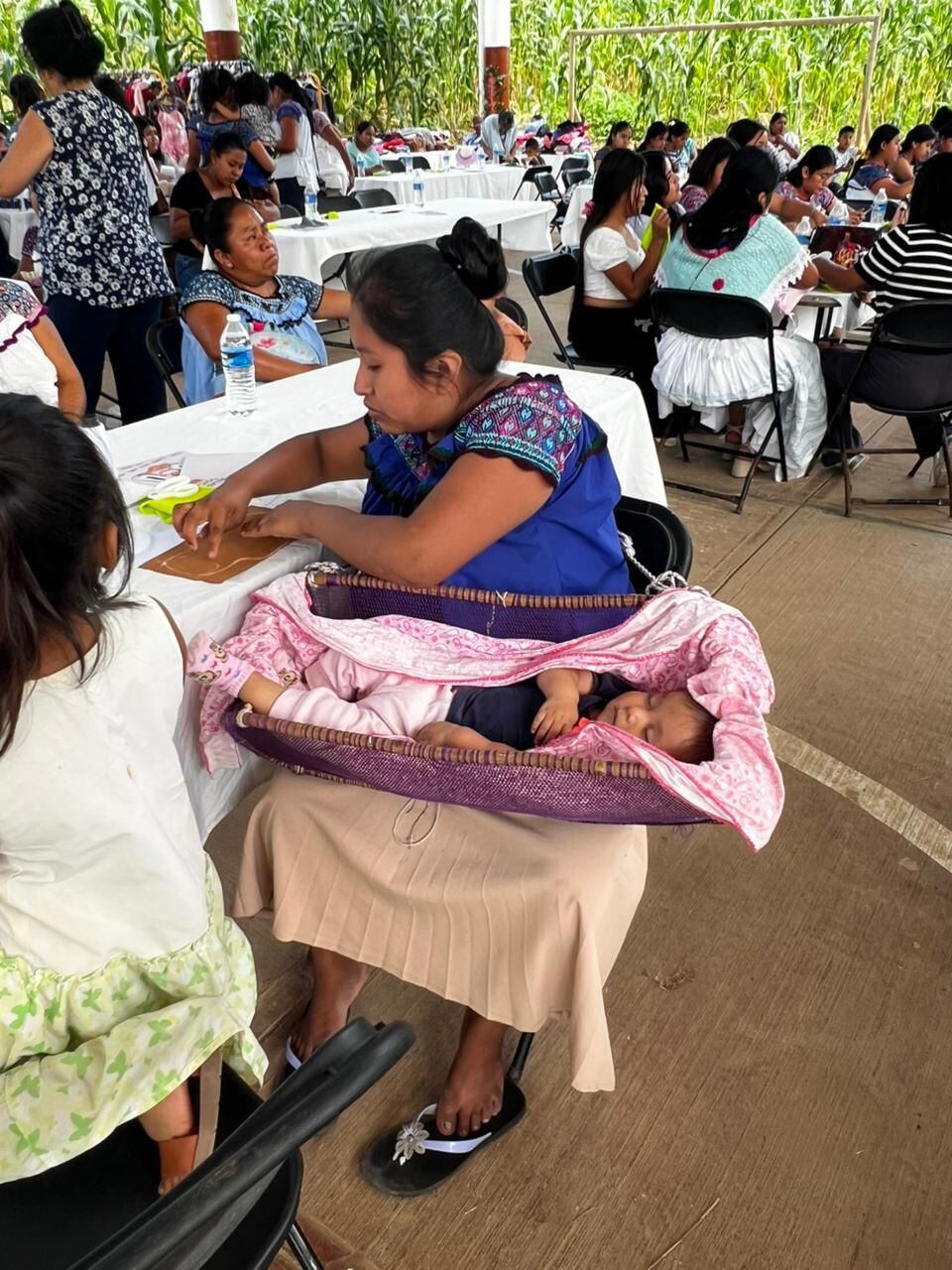 Jornada de dignidad menstrual fortalece salud femenina en Cuetzalan