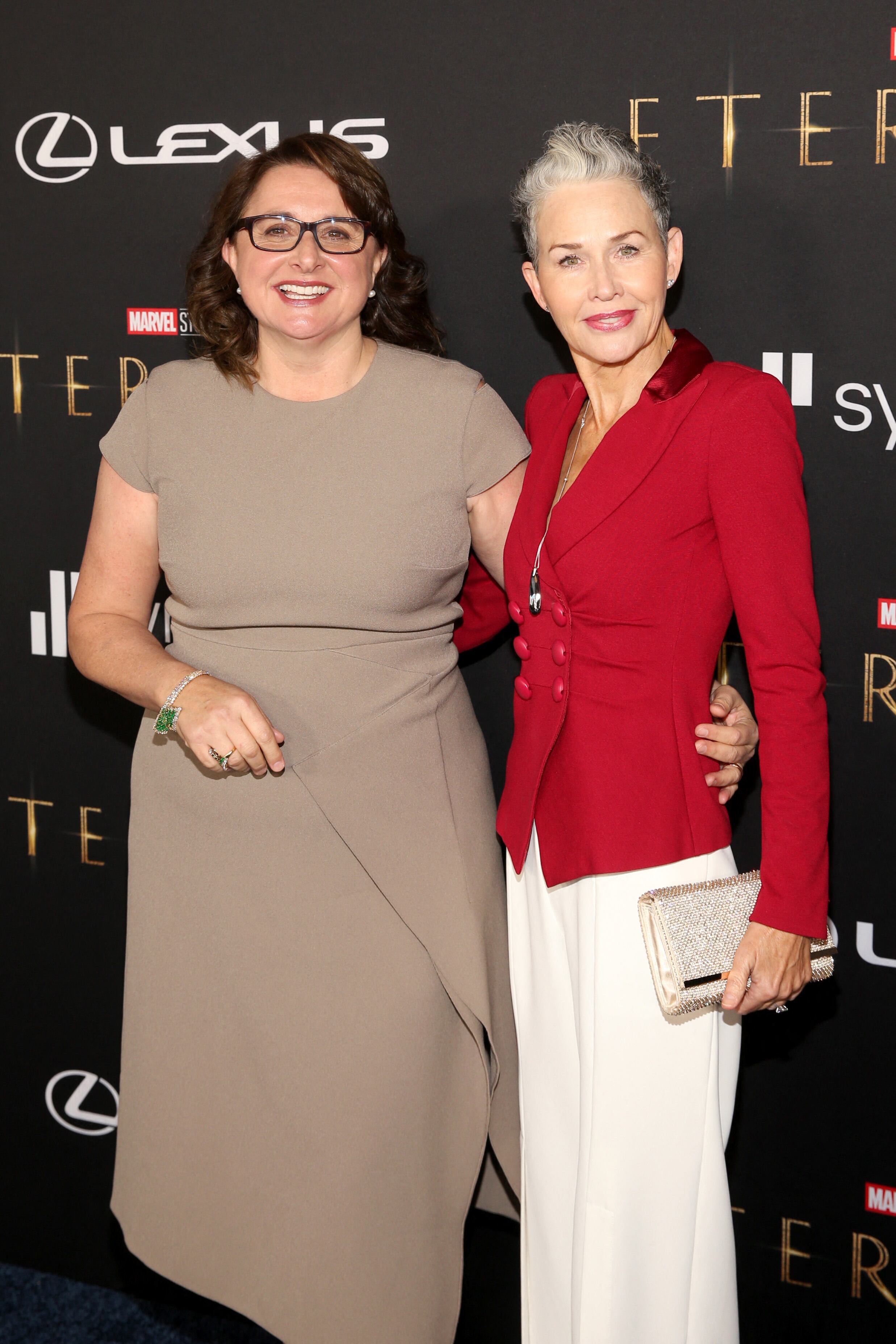Victoria Alonso e Imelda Corcoran en la Premiere de 'Eternals'