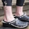 Porque NADIE lo pidió: ¡Llegan los Crocs Góticos!