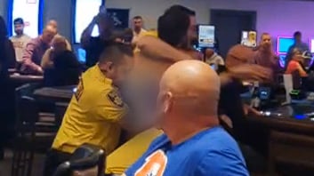 Fan de Estados Unidos se vuelve loco tras pase a semifinales; se desnuda en un casino