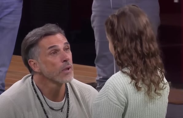 Sergio Mayer es visitado por su nieta en La Casa de los Famosos México