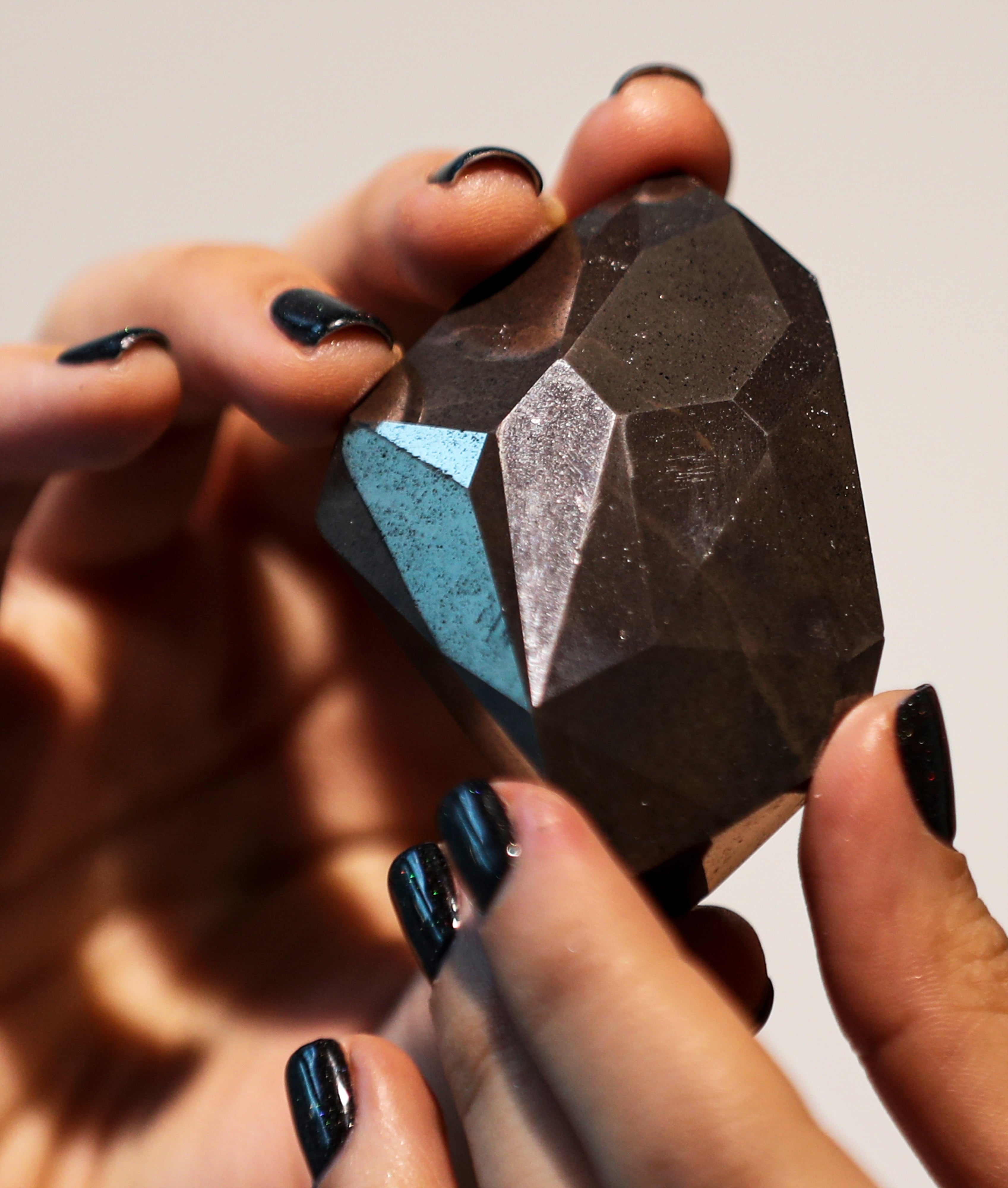 Sotheby's subasta, diamante negro. EFE/EPA/ALI HAIDER