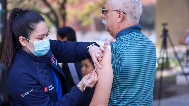 Monterrey refuerza vacunación gratuita en colonias con módulos itinerantes.