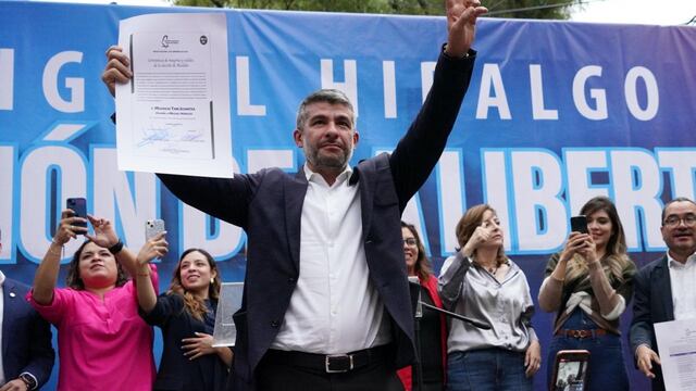 Mauricio Tabe recibe constancia como alcalde de Miguel Hidalgo