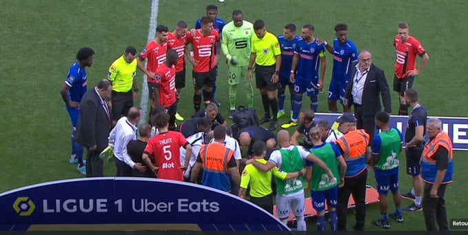 El silbante se desmayó previo al inicio del juego