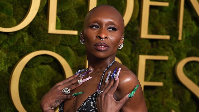 Cynthia Erivo llega a los Globos de Oro 2025.