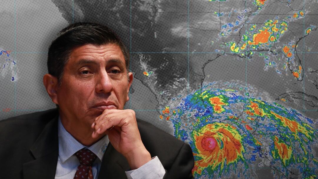 Salomón Jara, gobernador de Oaxaca, está atento al inminente impacto del huracán Erick durante el 19 de junio de 2025