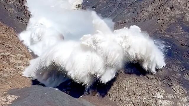 Avalancha en la montaña de Kirguistán