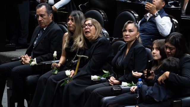 Cuitláhuac García acudió al homenaje para Zenyazen Escobar en la Cámara de Diputados