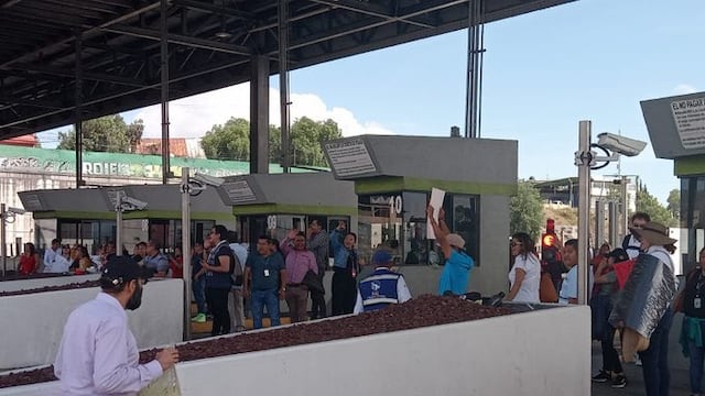 Maestros toman caseta México-Pachuca