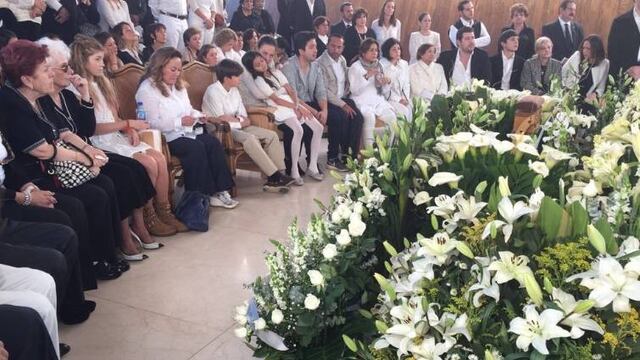 Elba Esther Gordillo en el velorio de Mónica Arriola