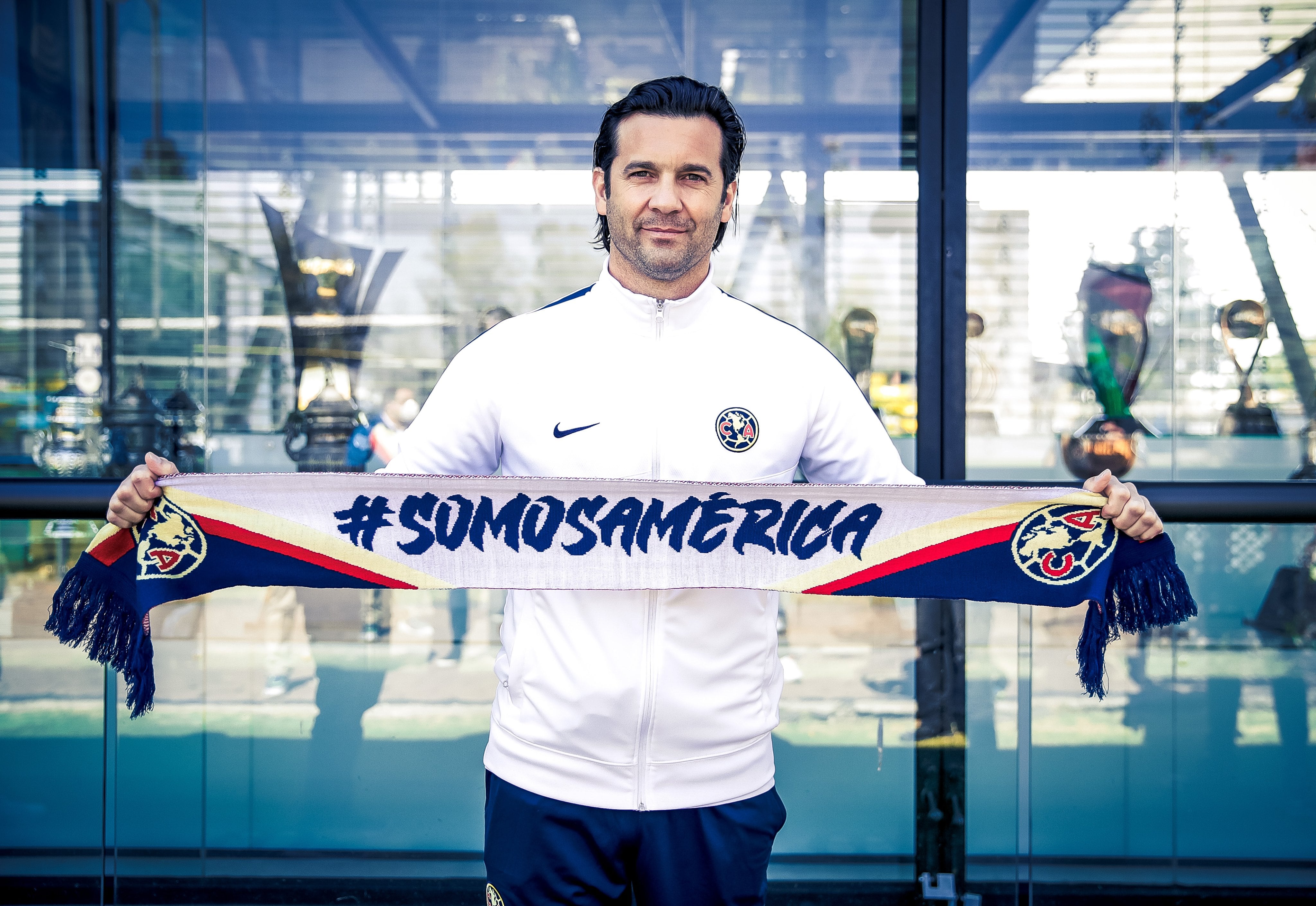 Santiago Solari tiene obligaciones con el América