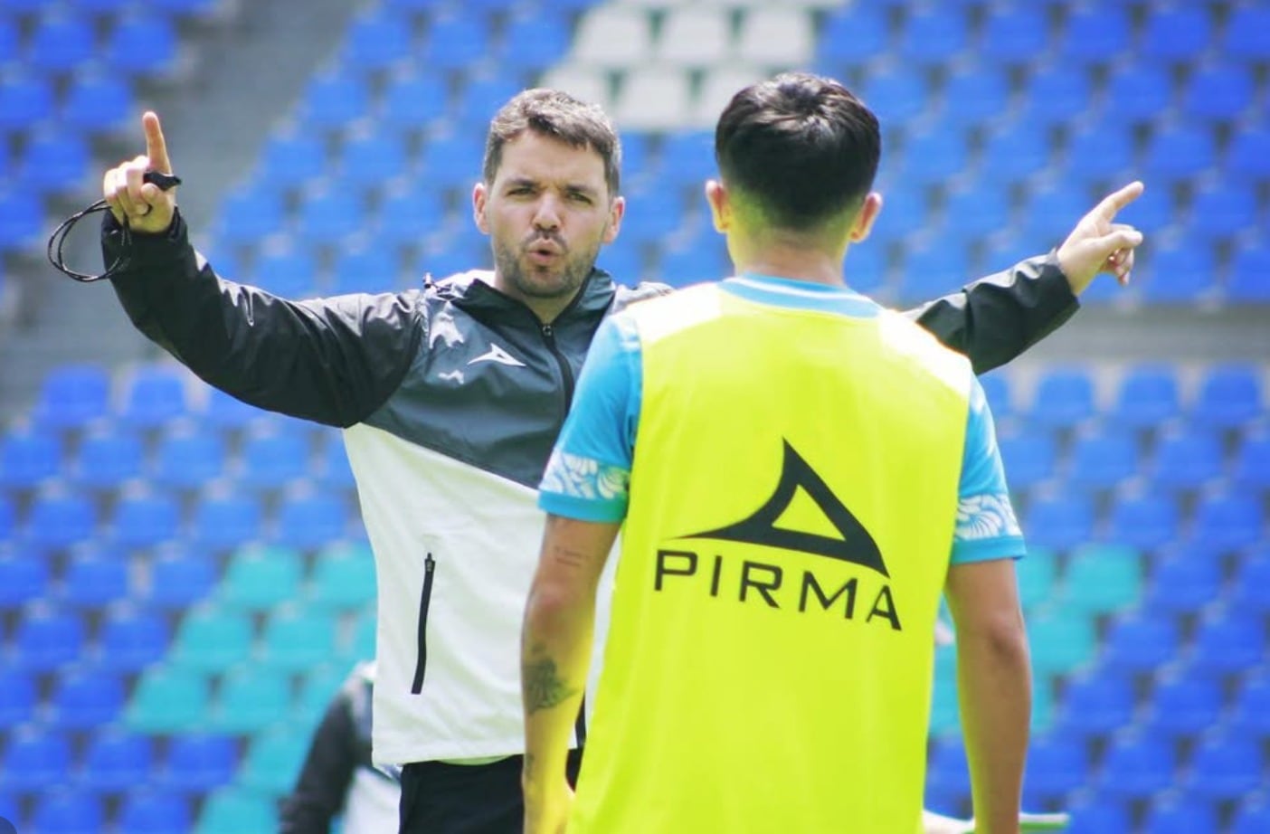 Nicolás Larcamón, director técnico de Cruz Azul.
