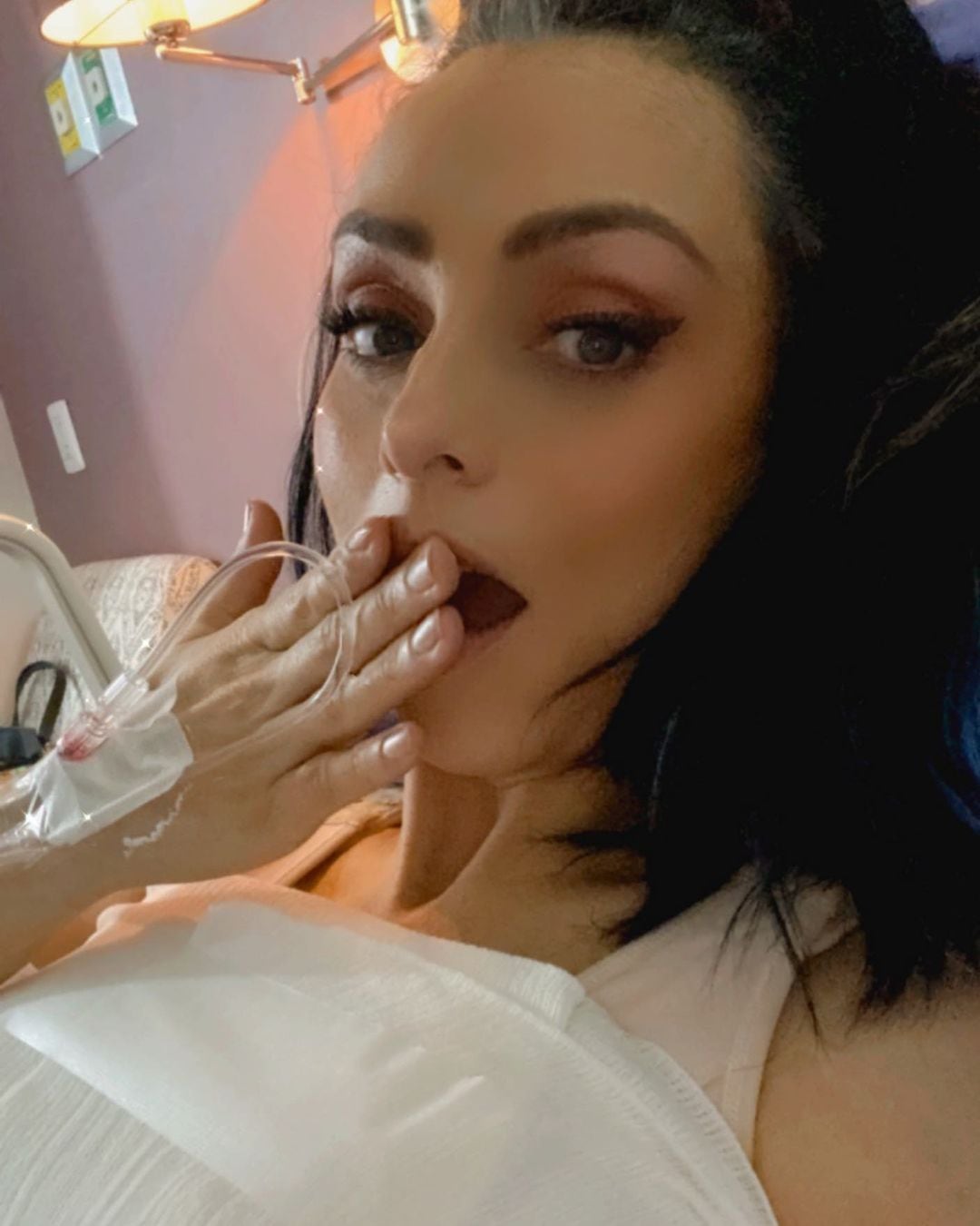 Ivonne Montero se somete cirugía de senos.