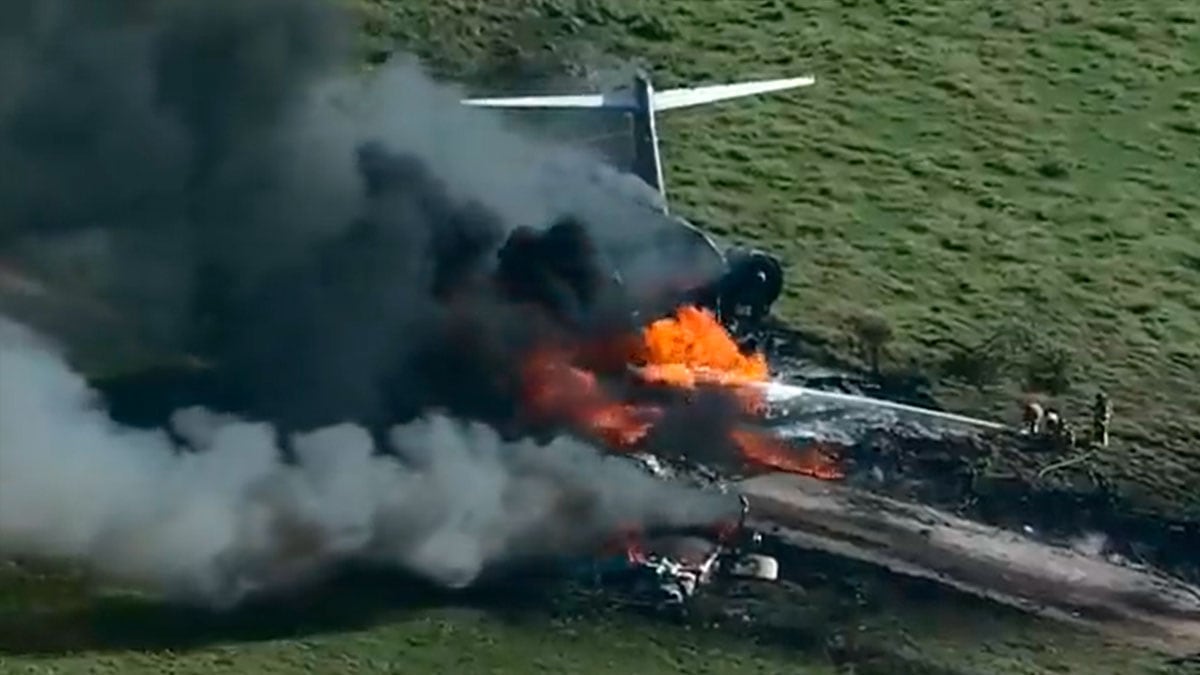 Cae avión en Houston, Texas; viajaban más de 20 pasajeros