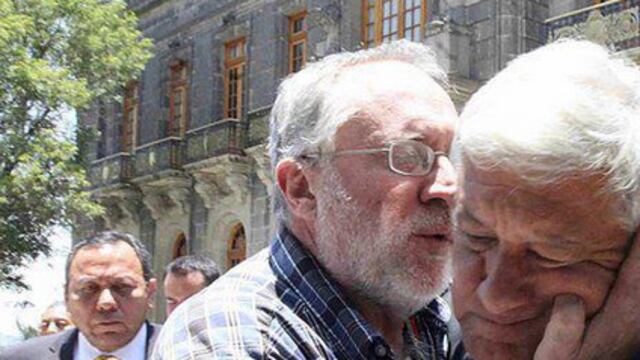 AMLO rechazó el falso beso cristiano del poeta que juega a ser místico