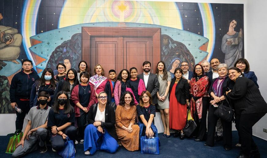 Aquí la entrega de la réplica del mural de Montenegro para en Museo Nacional de Chile.