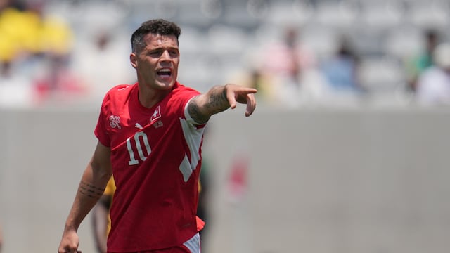 Granit Xhaka y Suiza se juegan gran parte de su futuro mundialista ante Bosnia.