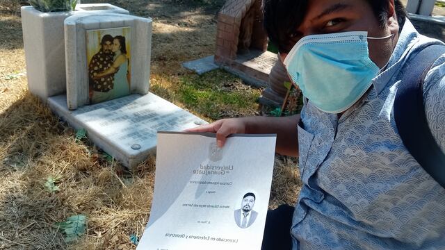 Marcos Eduardo quiso mostrarle a sus padres que terminó su carrera universitaria