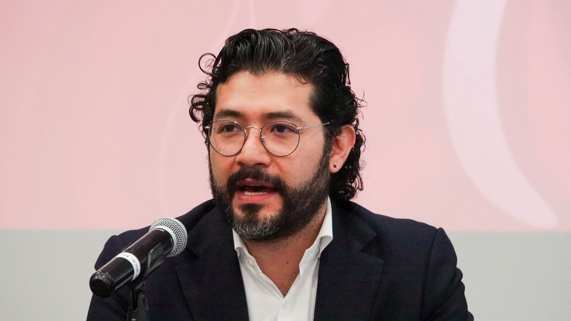 Marath Bolaños presenta el plan para aplicar la jornada laboral de 40 horas