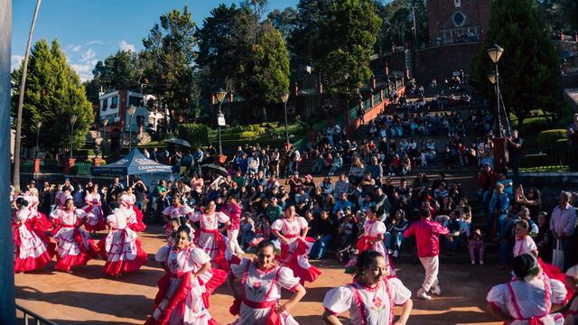 Fernando Flores celebra éxito del Festival Internacional de Arte y Cultura "Quimera"