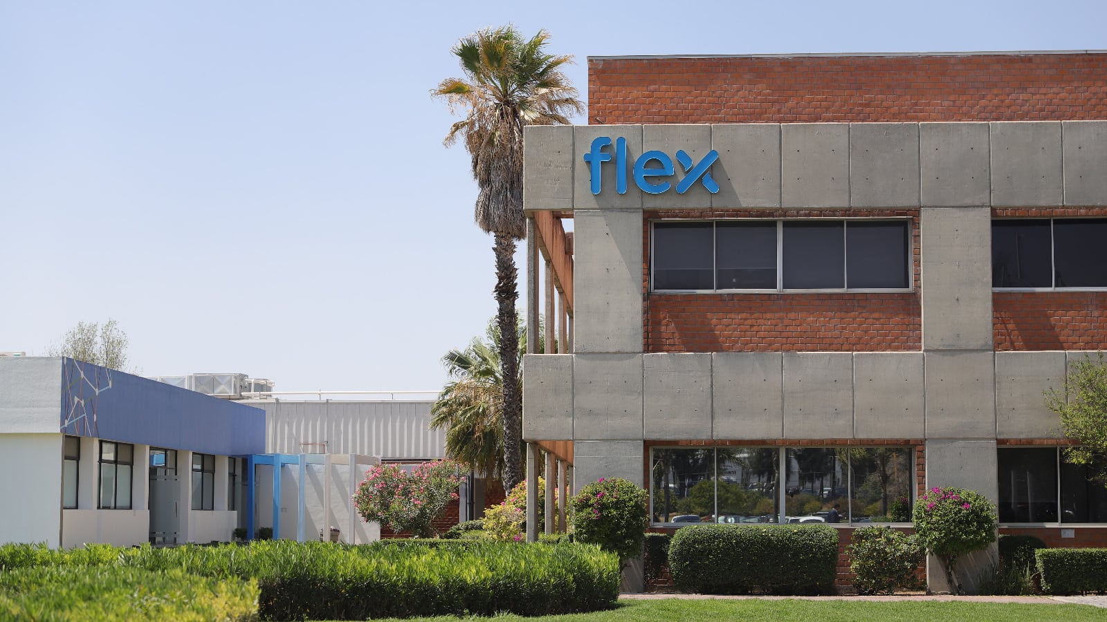 Tere Jiménez celebra inversión de Flex en Aguascalientes por mil mdd