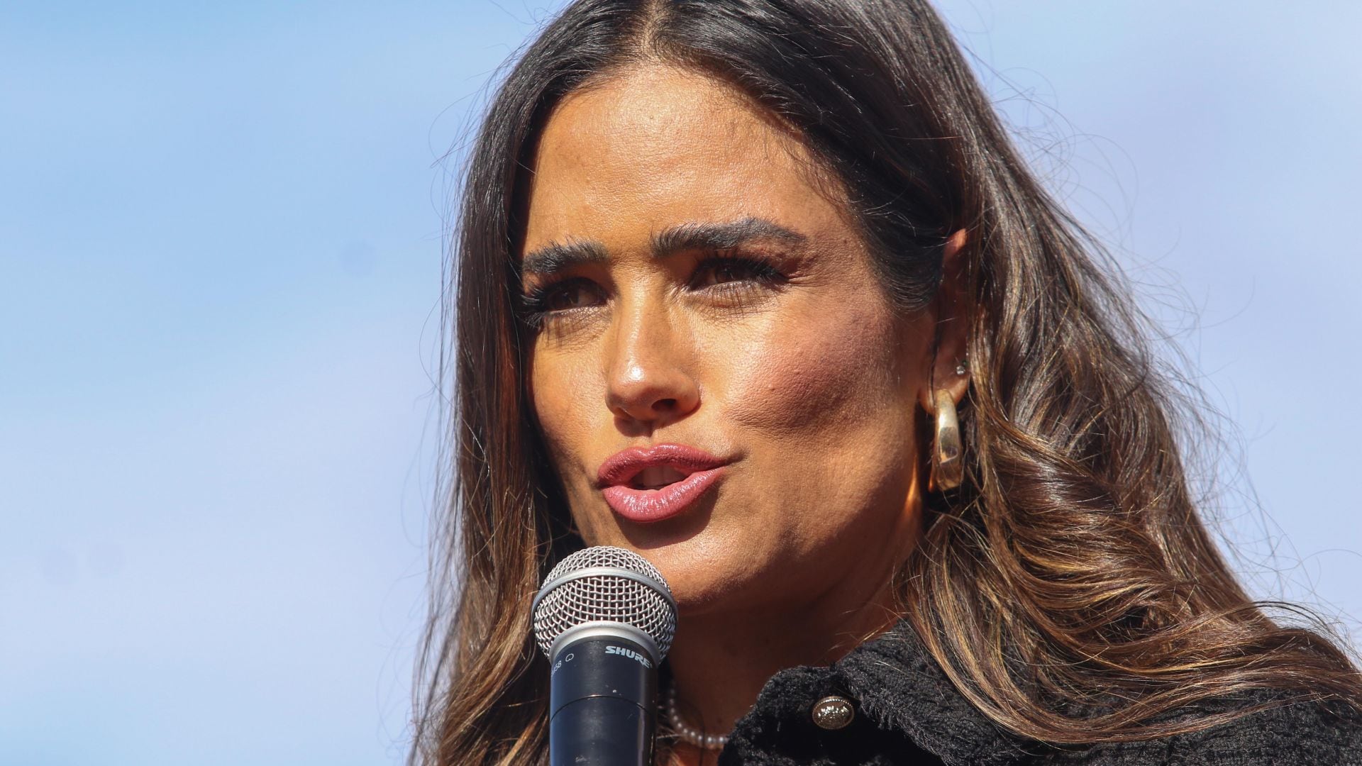 Alessandra Rojo encabezó la Marcha por la Resistencia Democrática en CDMX y reunió a miles de personas