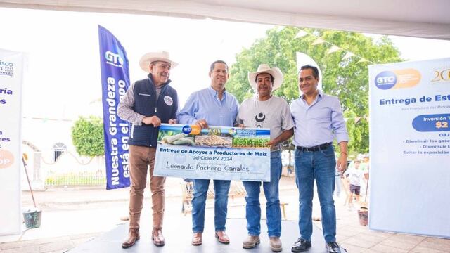 Diego Sinhue Rodríguez entrega obras en Guanajuato
