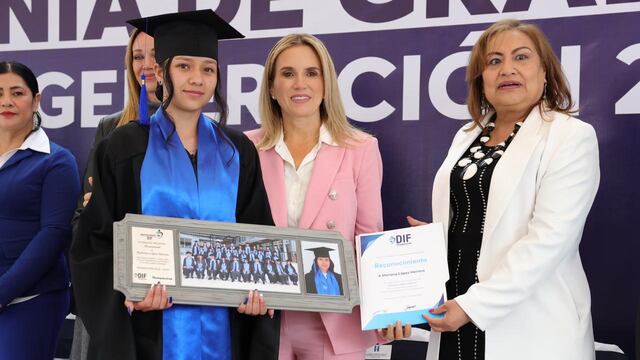Romina Contreras presidio la graduación de la primera generación del Bachillerato de Llano Grande