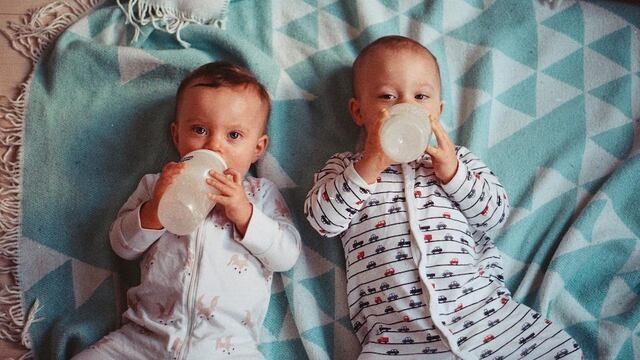 gemelos bebés twins