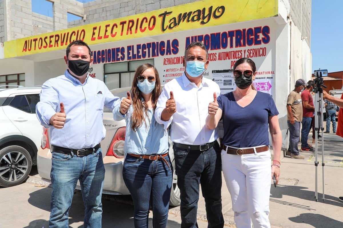 Francisco Pelayo, presume voto con su familia