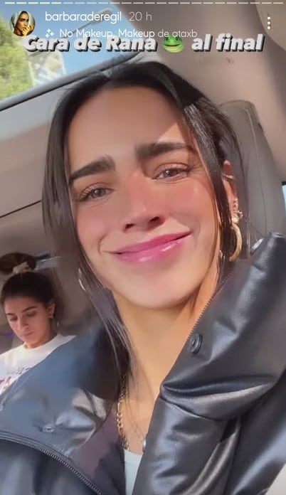 Bárbara de Regil enseña a hacer cara de rana.