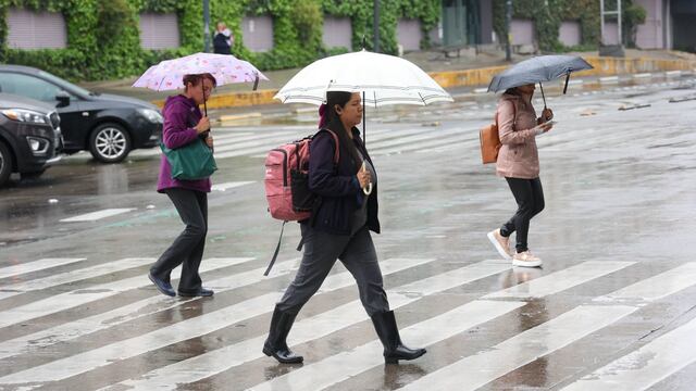 Durante la mañana se registró una ligera lluvia en la capital, relacionada con los efectos del huracán Erick en las costas de Oaxaca