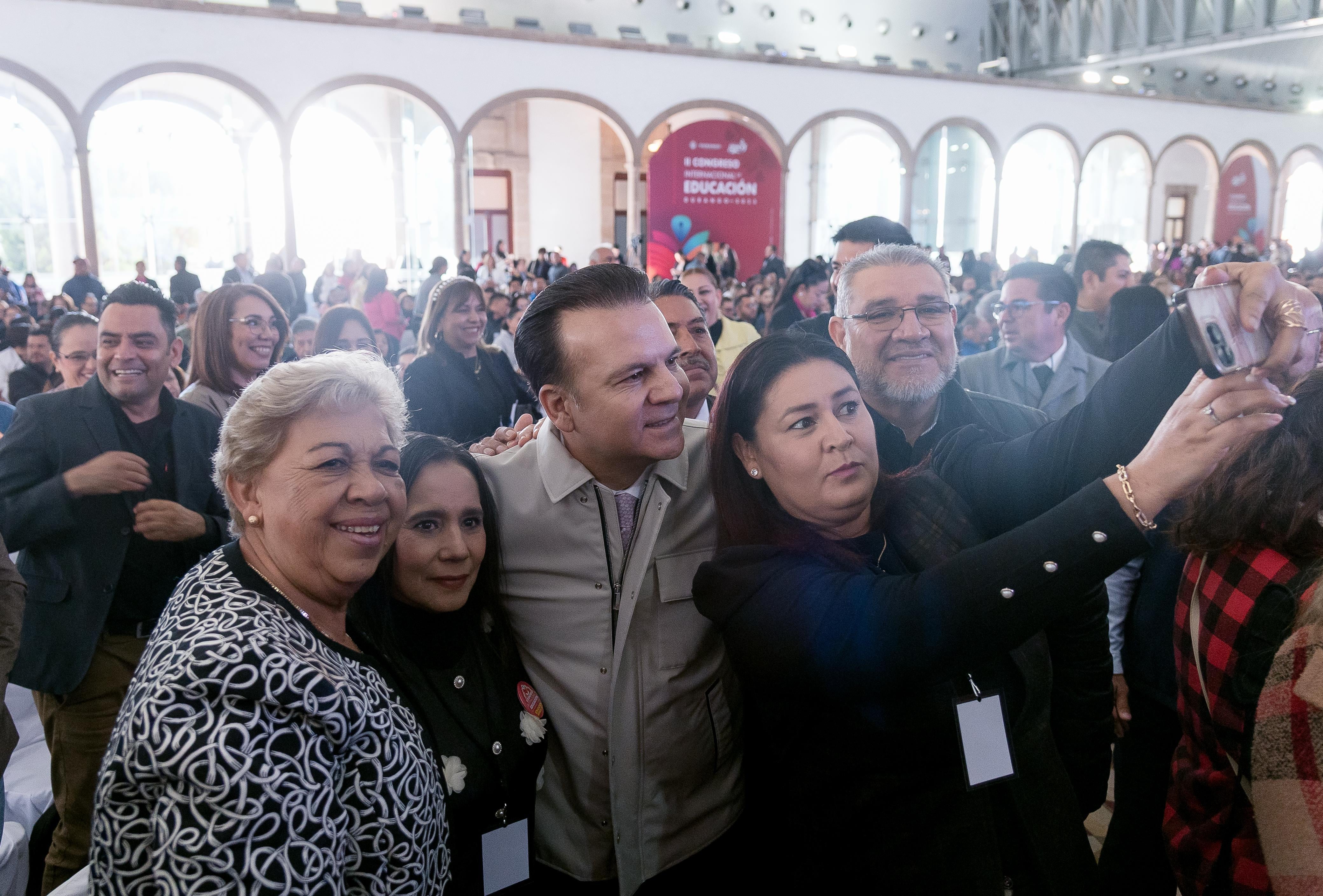 Esteban Villegas encabeza el II Congreso Internacional de Educación.