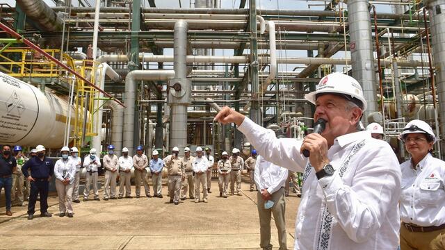 Andrés Manuel López Obrador, Presidente de México, y Rocío Nahle, secretaria de Energía, recorrieron el Complejo Petroquímico La Cangrejera