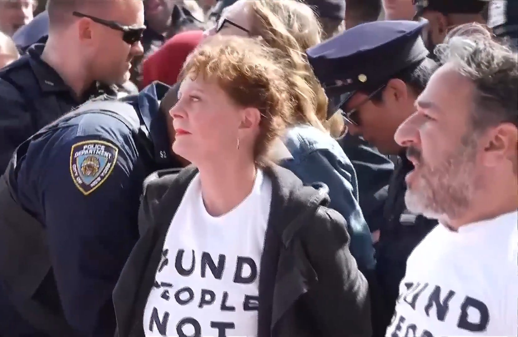 Detienen a Susan Sarandon en Nueva York durante protesta contra el suministro de armas a Israel