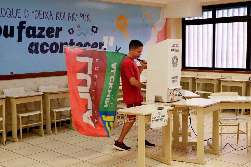 Abren colegios electorales para iniciar elecciones Brasil 2022