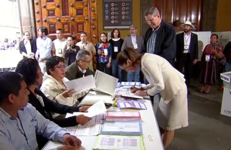 Claudia Sheinbaum vota en las elecciones Poder Judicial 2025