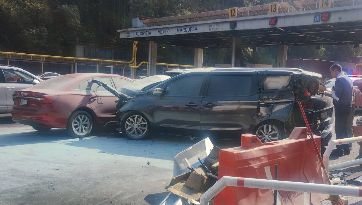 Tráiler se llevó varios carros en la autopista México-Toluca