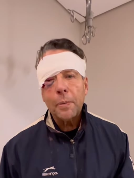 Alfredo Adame es golpeado