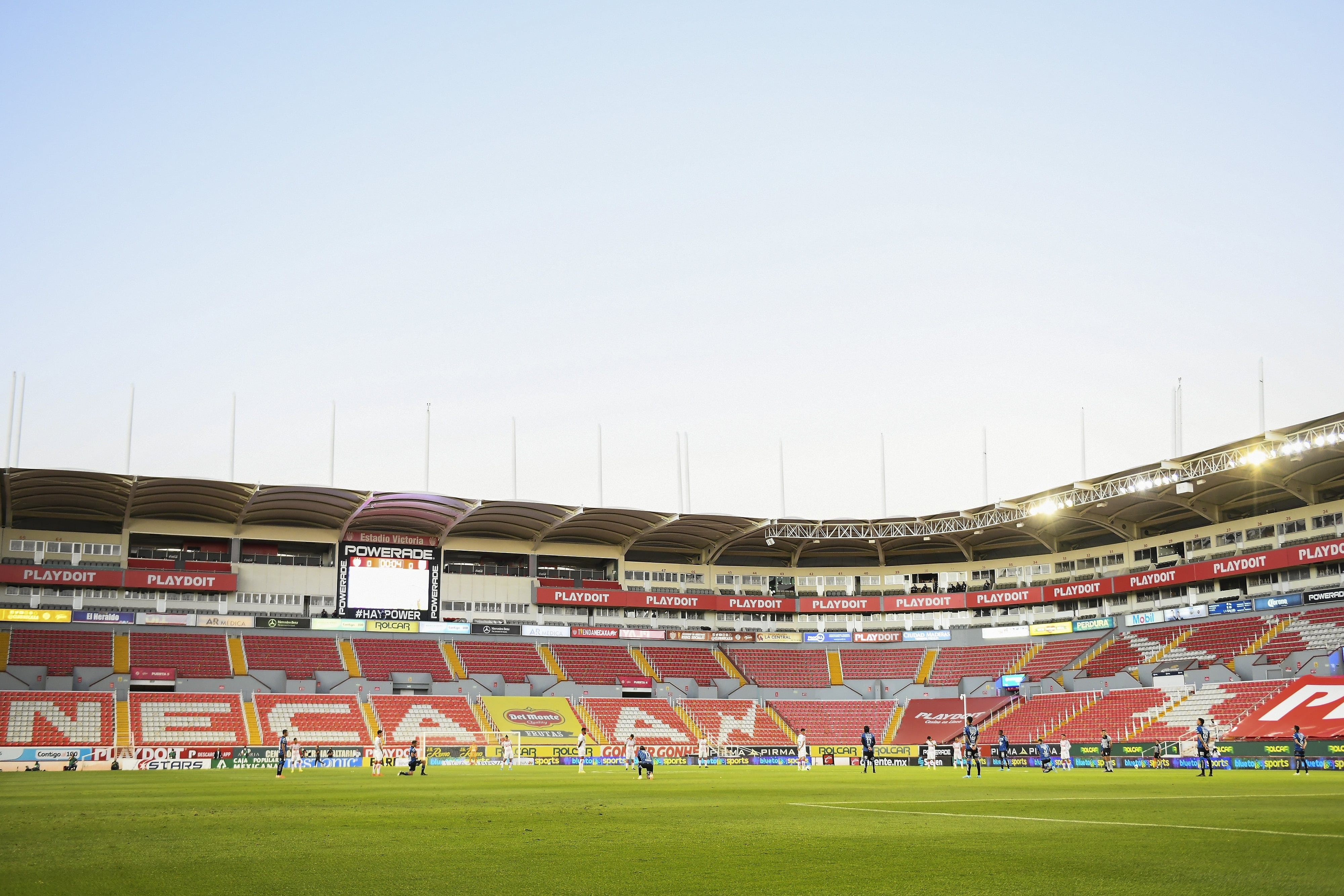Estadio Victoria recibirá esta noche el juego entre Necaxa y Chivas