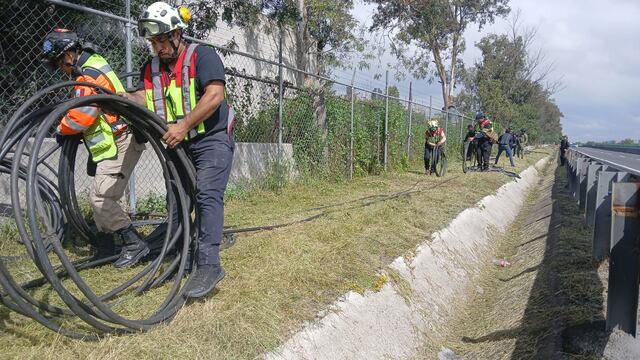Desmantelan punto de huachicoleo de agua potable en colonia Media Luna, Ecatepec.