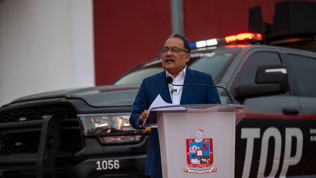 Escobedo reconoce valentía de Proxpol: Andrés Mijes condecora a policías.