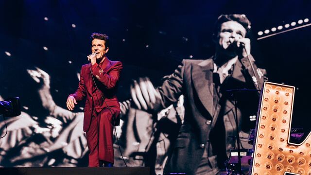 Brandon Flowers de The Killers en su segundo concierto en México