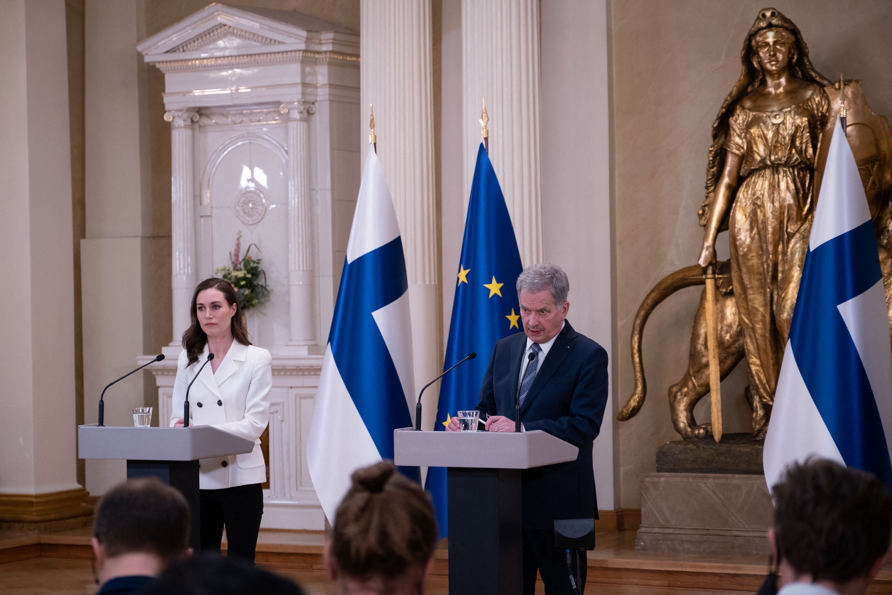 Sanna Marin, primera ministra finlandesa, Sauli Niinist, presidente de Finlandia/ AFP