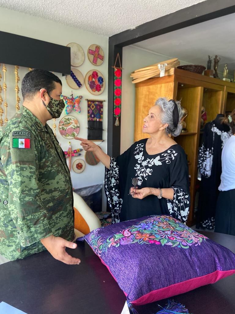 Canelo rendirá homenaje a las fuerzas armadas. María Rosario Mendoza diseñará el cubrebocas