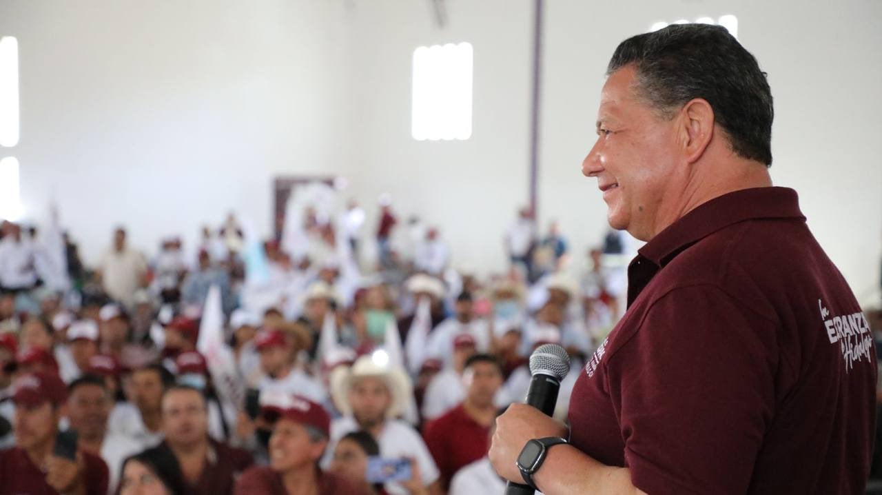 Julio Menchaca en campaña